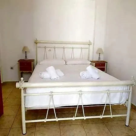 Avra فندق